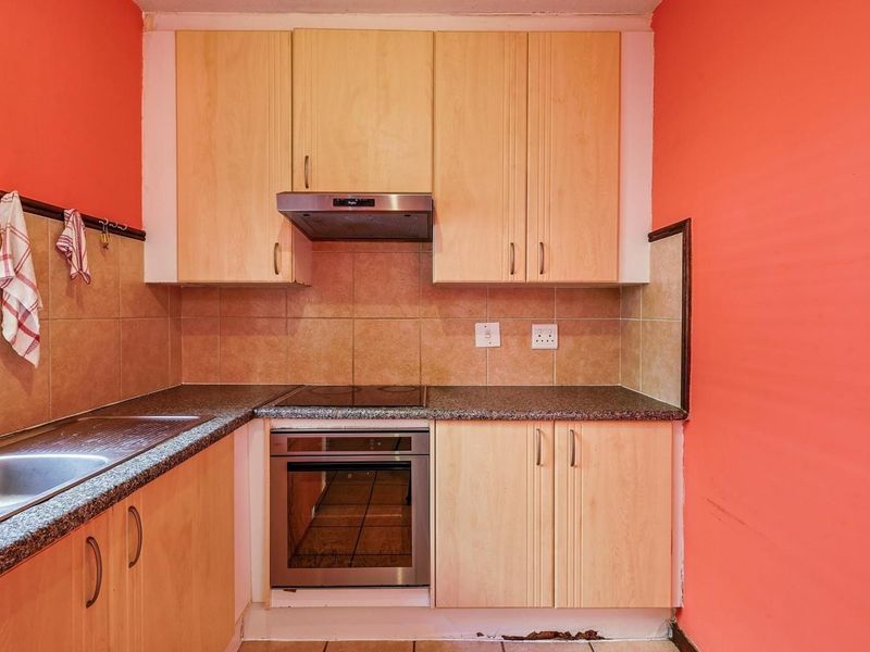 Ground Floor 2-Bedroom Apartment with Garden & Garage – For Rent in Equestria Estate - Photo 10