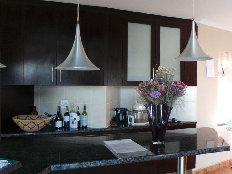 Perfect for the extended family or to earn an extra income. - Photo 2