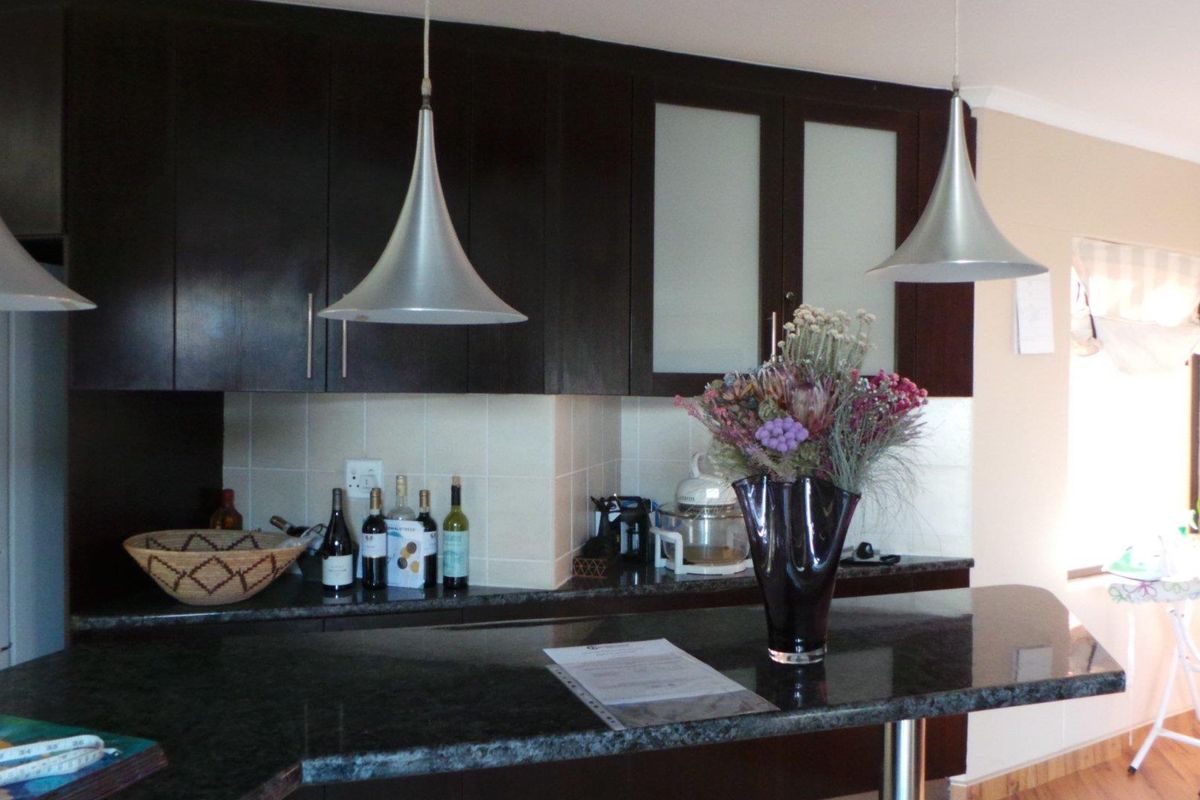 Perfect for the extended family or to earn an extra income. - Photo 2