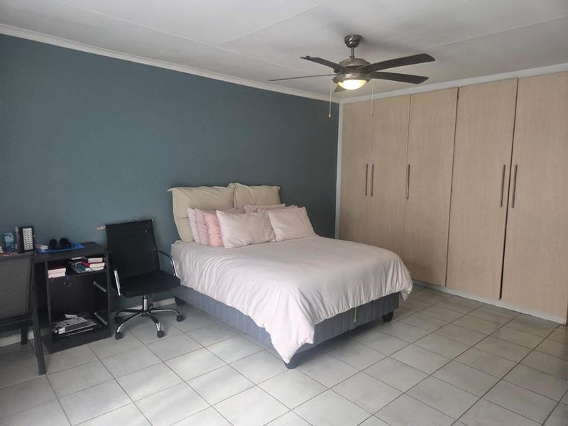 Spacious 3-bedroom family home to rent available 1 July - Photo 9