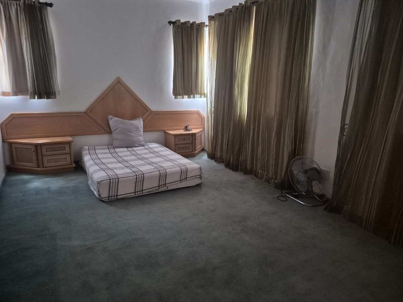 Large  family home,  ideal for large extended family - Photo 4