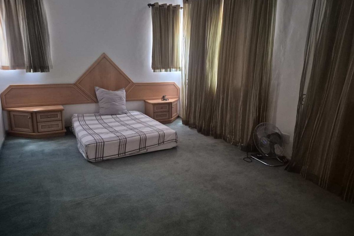 Large  family home,  ideal for large extended family - Photo 4