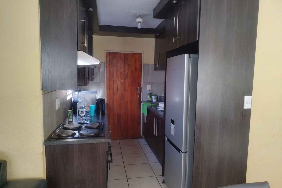 2 bedrooms house for sale in Soshanguve VV - Photo 5