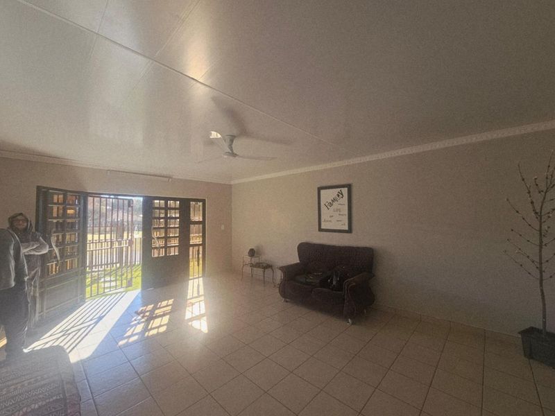 Versatile Investment Property with Main Residence and Student Accommodation - Photo 4