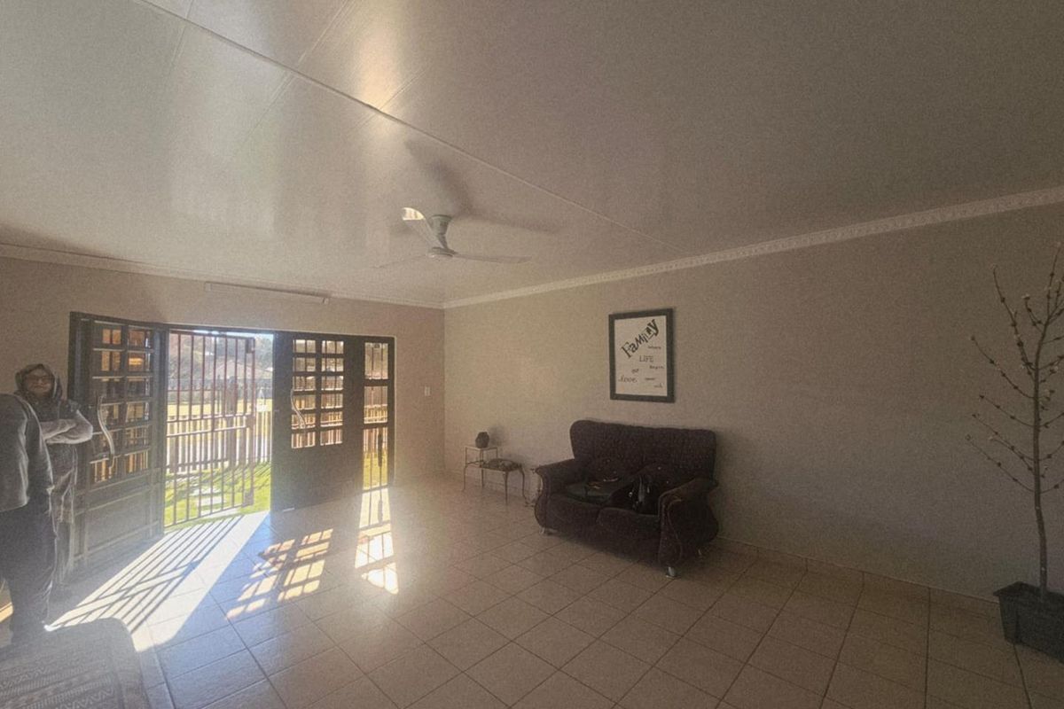 Versatile Investment Property with Main Residence and Student Accommodation - Photo 4