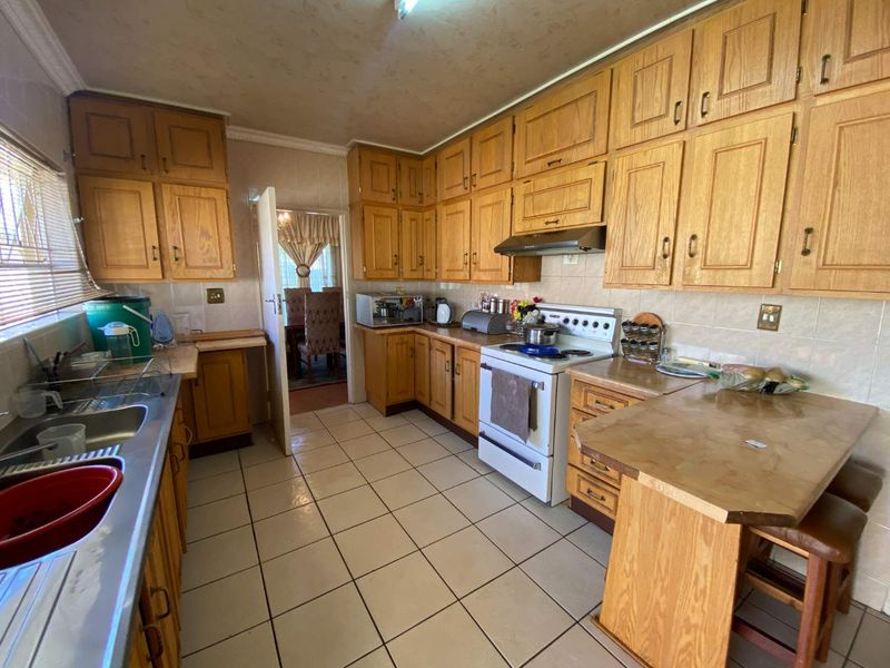 Spacious Family Living - Photo 7