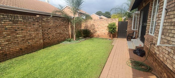 Property #2368459, Townhouse Pending Sale in Hennopspark