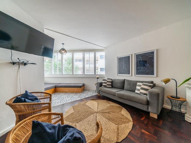 Modern Sea Point Apartment: Comfort by the Coast | Available Immediately - Photo 2