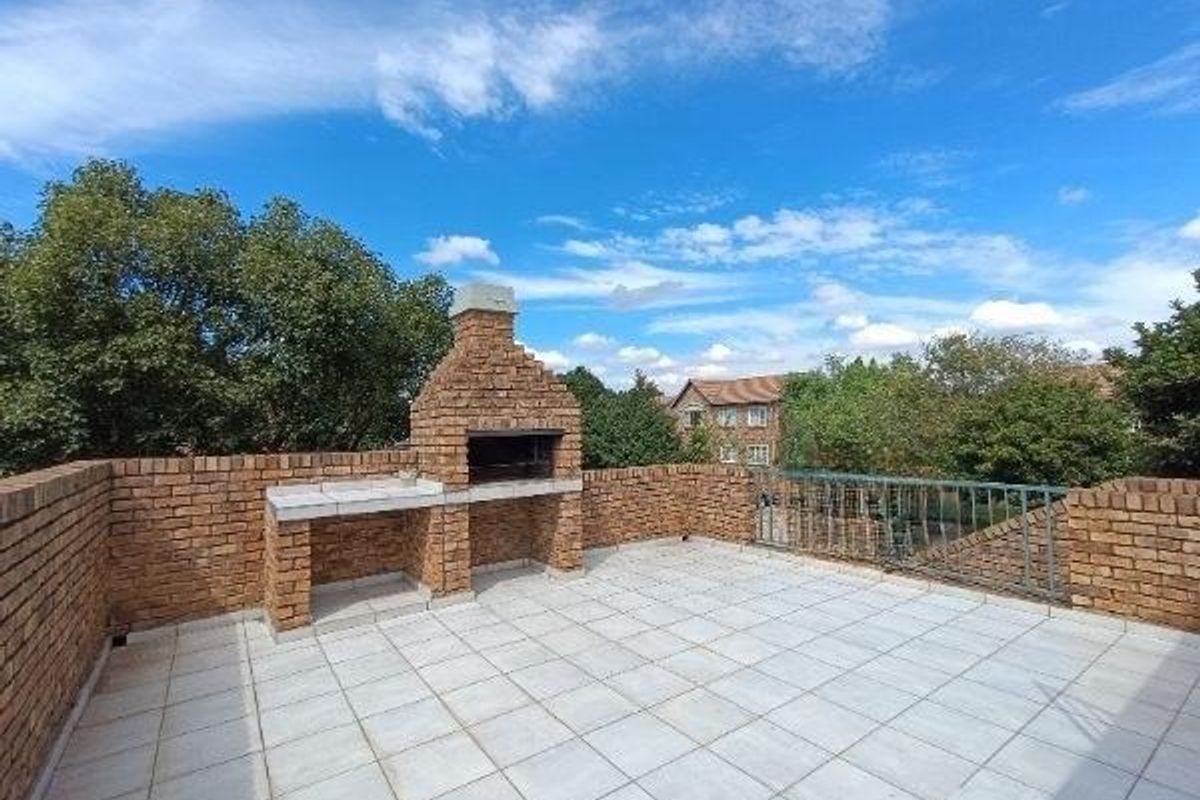 RIETVALLEIRAND - UPGRADED 2 BEDROOM  - 2 BATHROOM TOWNHOUSE WITH SOLAR SYSTEM - Photo 4