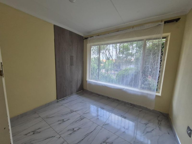 **Newly Renovated Room for Rent in Birchleigh - Available Now!** - Photo 10