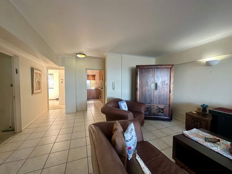 Spacious Sea-Facing Apartment in St James - Photo 7