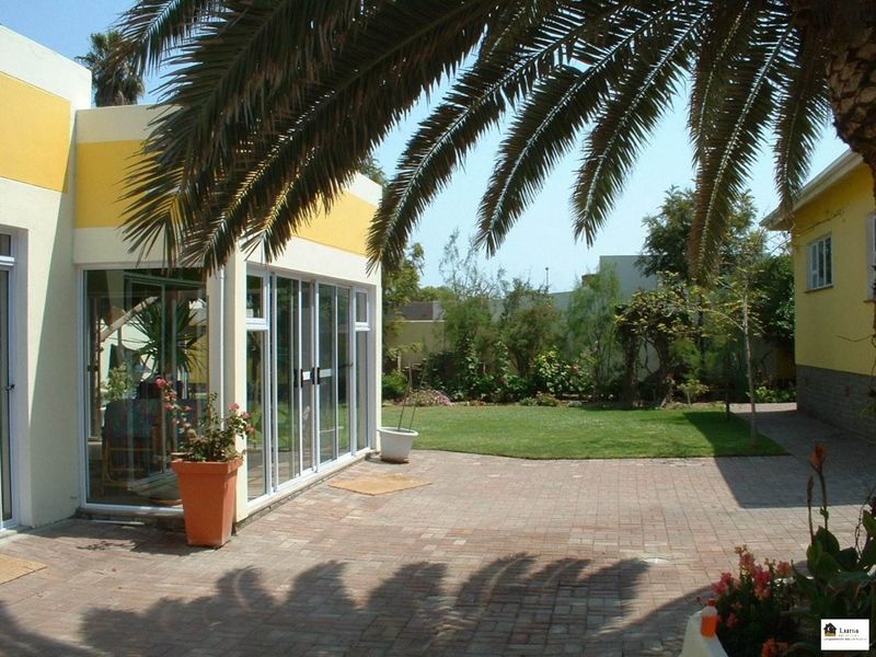 HOUSE PLUS FLAT WITH 14 ROOMS & OFFICE RIGHTS - Photo 4