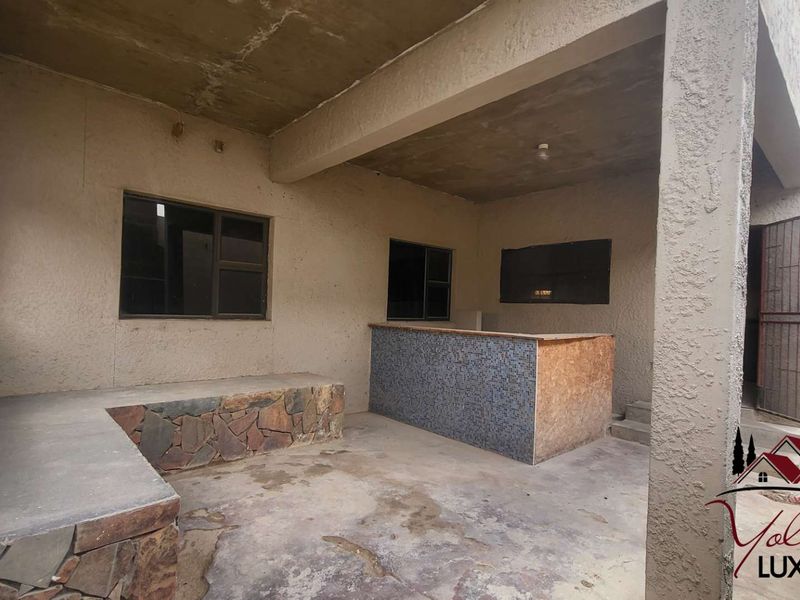 WELL MAINTENAED FAMILY HOME WITH GREAT INVESTMENT POTENTIAL - Photo 8