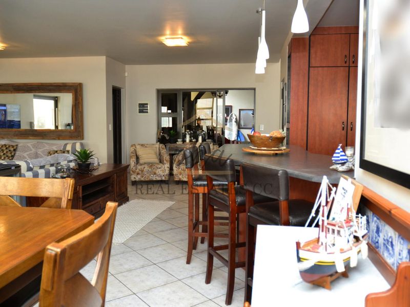 For Sale: Luxurious Beachfront Home with four bedrooms in Swakopmund - Photo 7