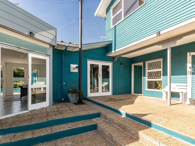 Exclusive Sole Agency a hidden Gem 800m from the beach Guesthouse or Large Family Home - Photo 10