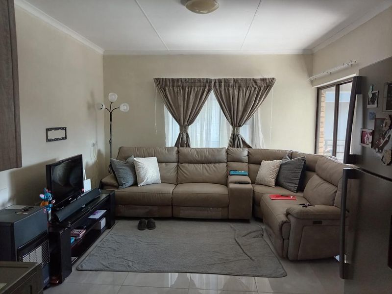 A  SPACIOUS APARTMENT - Photo 2