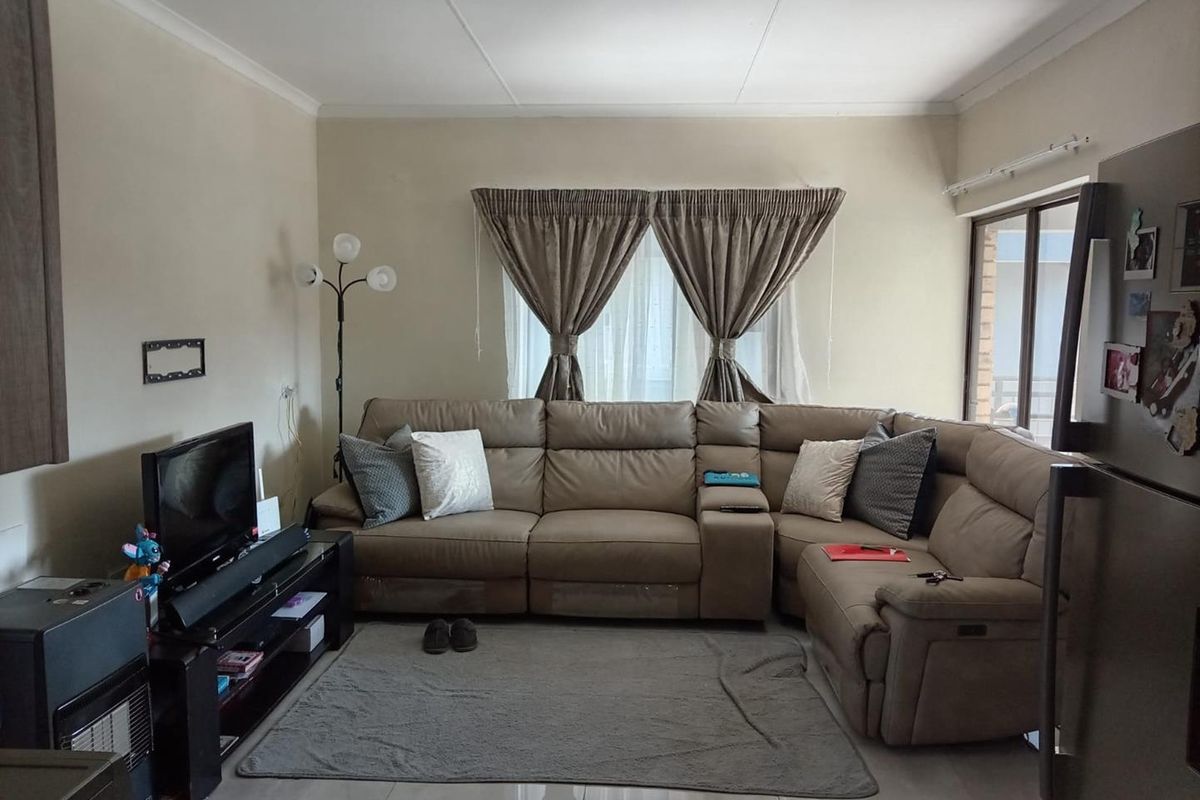 A  SPACIOUS APARTMENT - Photo 2
