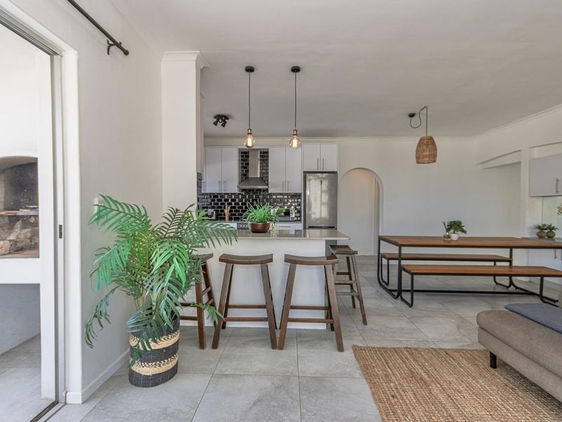 Super Spacious Luxury 3-Bedroom with Sea Views - Photo 8