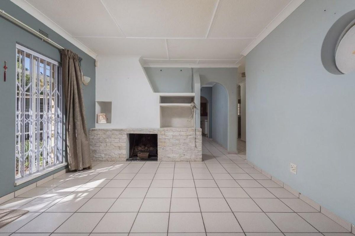 Cozy 2-Bedroom Linmeyer Gem with Flatlet & Carport - Photo 2