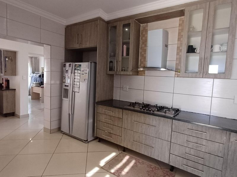 Estate Living - Photo 7