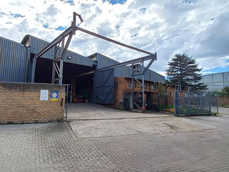 600m2 Jet Park Warehouse To Let - Photo 2