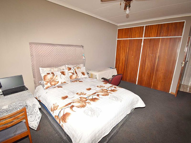 Third Floor Apartment - Photo 6