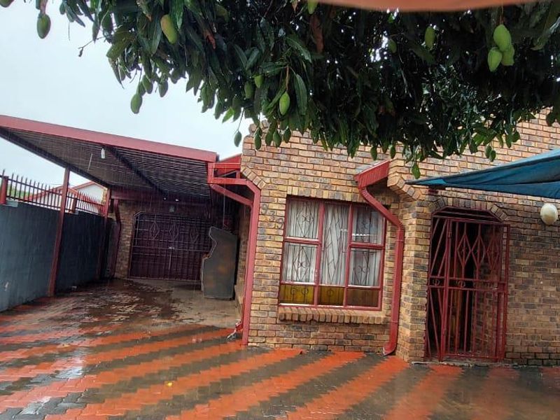 3 bedrooms house for sale in Soshanguve East - Photo 2