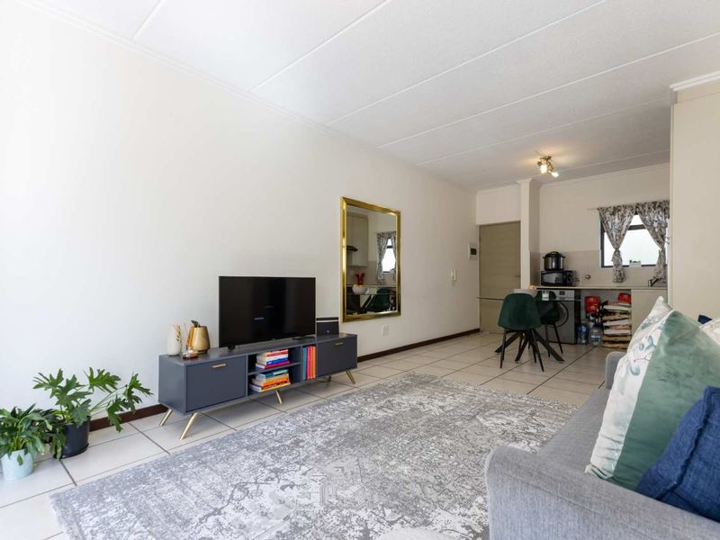 A WELL- POSITIONED MIDDLE FLOOR UNIT IN SOUGHT AFTER TEQUILA SUNRISE - Photo 2