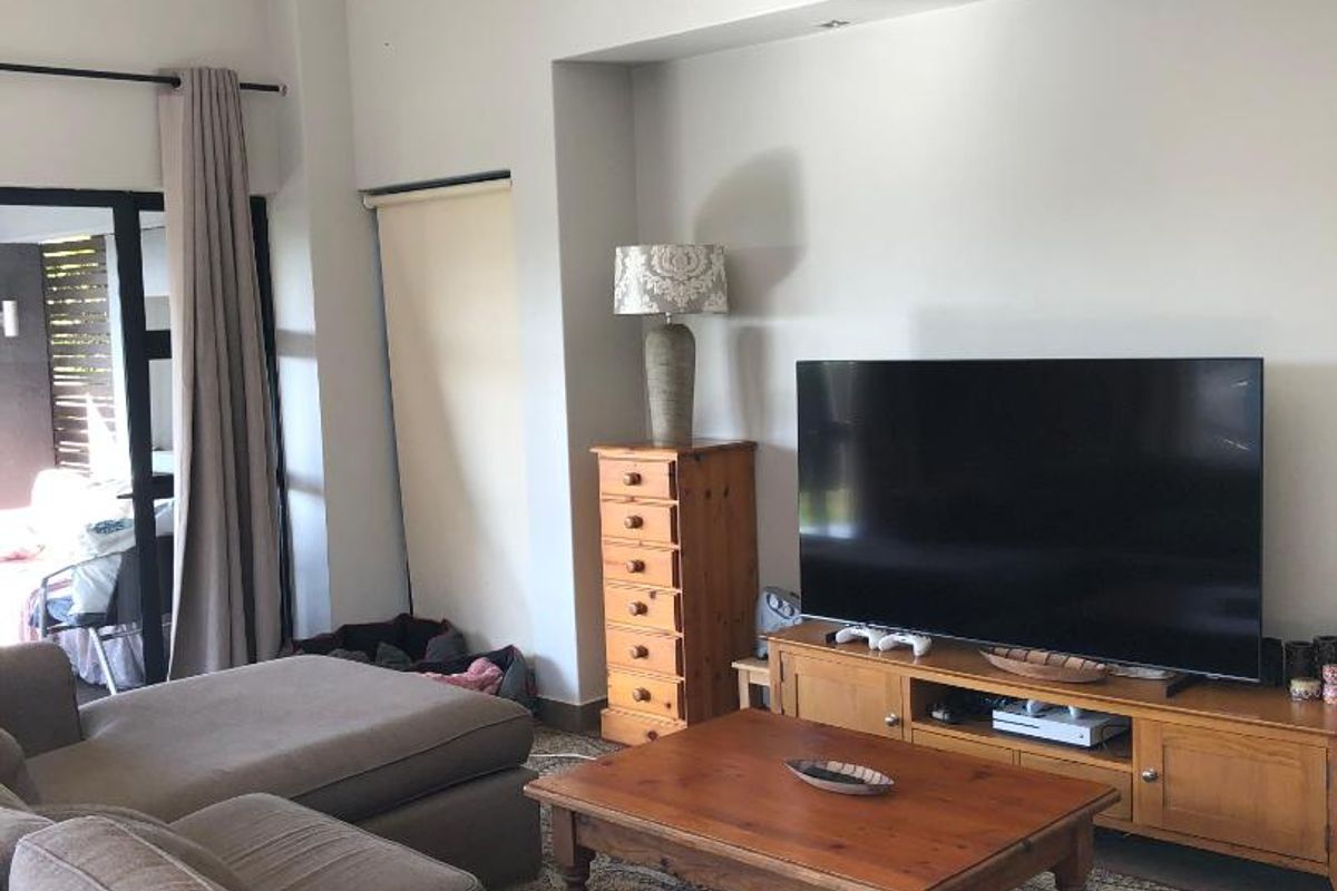 Beautiful Home with a Flatlet for Rental in Palm Lakes Estate - Photo 5