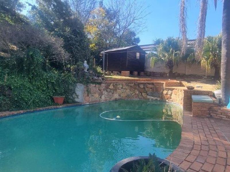 At one with Nature's tranquility. Lovely Location in Mondeor. - Photo 4