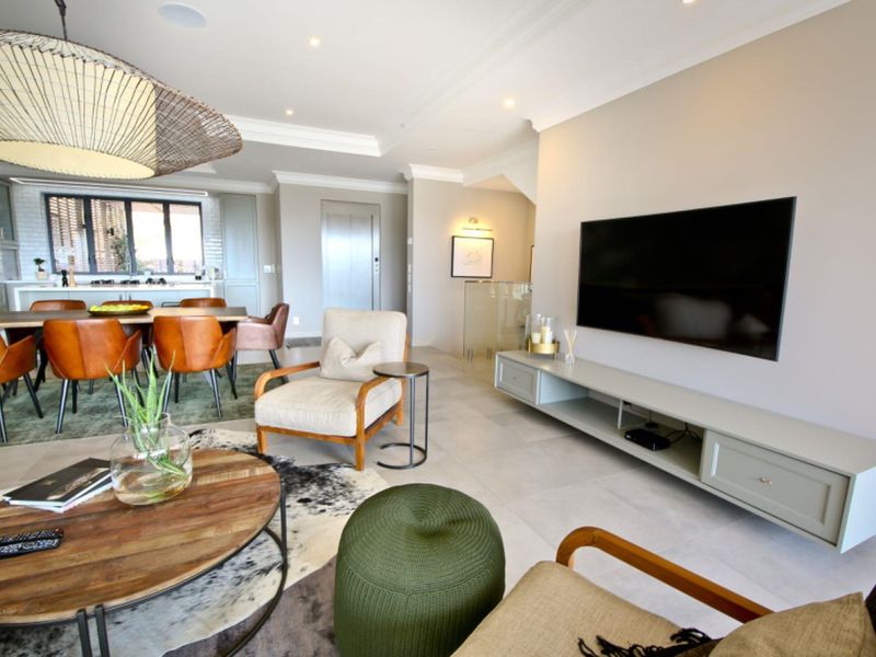 Luxurious, Fully Furnished Penthouse Villa in safe and secure Complex - Photo 9