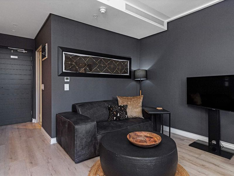 Airbnb money maker, high above the City lights of Cape Town! - Photo 9