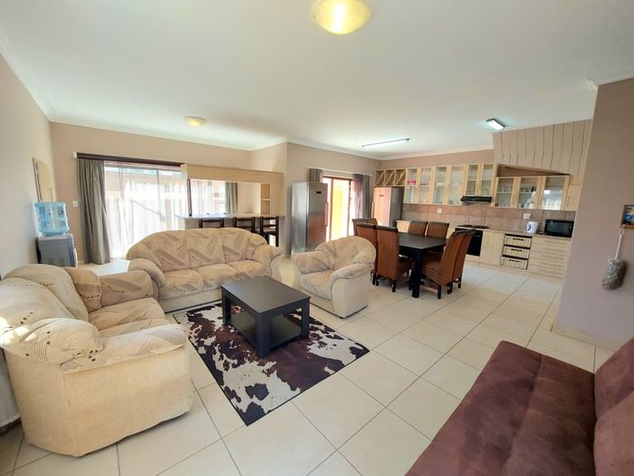 Property #2503066, Townhouse Rental Monthly in Suid Duin