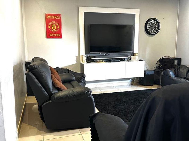 Spacious Family Home in Desirable Brackenham, Richards Bay - Photo 5