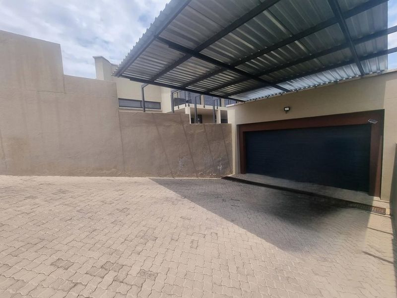 FOR SALE HENNING VILLAGE BEAUTIFUL MODERN UNIT - Photo 3