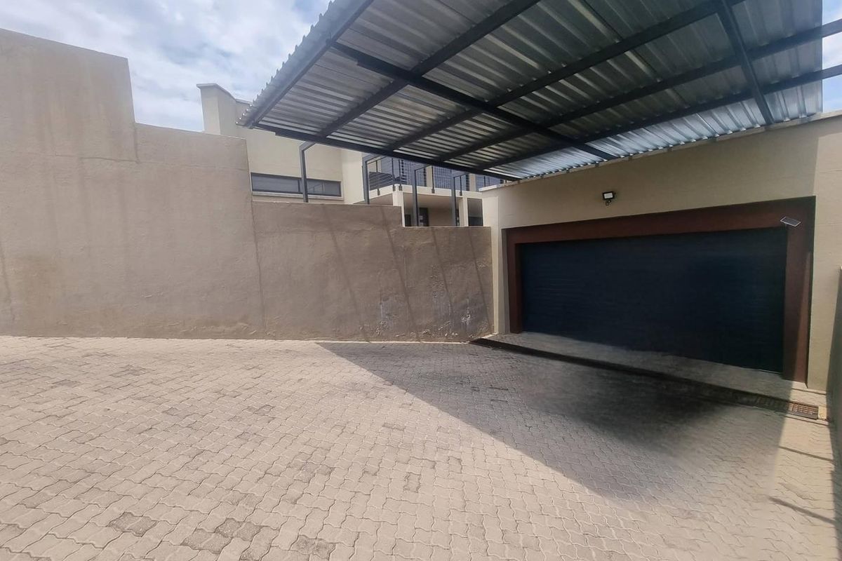 FOR SALE HENNING VILLAGE BEAUTIFUL MODERN UNIT - Photo 3