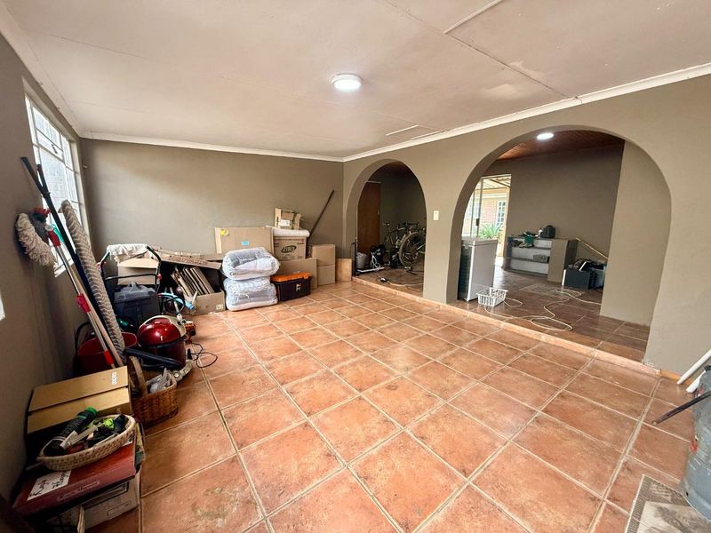 Beautiful 4 Bedroom house for sale in vryheid - Photo 10