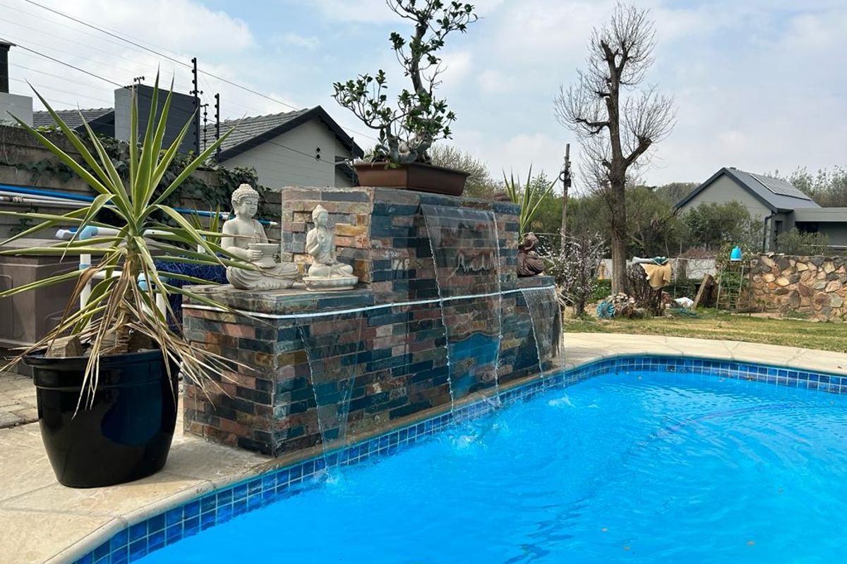 If only this large family home could speak, it would tell a thousand tales of love and memorable moments. Make it your own and nurture new memories. - Photo 2