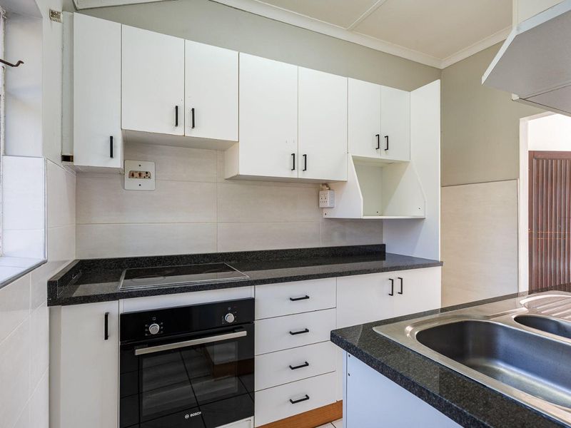 Spacious Second Floor Apartment in the Heart of Hillcrest - Photo 6