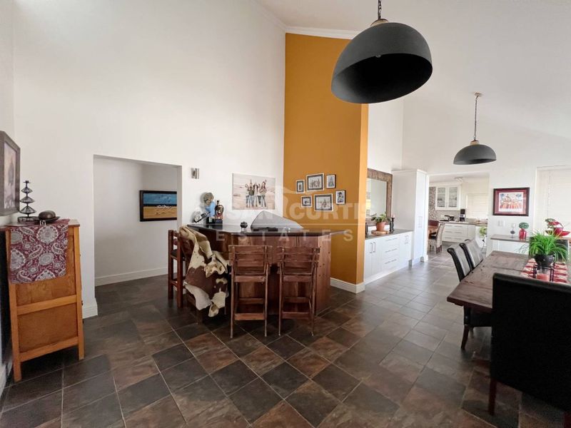 Spacious Triple-Story Home with Breathtaking Sea Views – Ideal for Large Families or as a Holiday Getaway - Photo 8