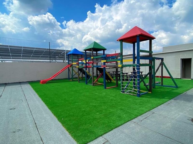 Modern Bachelor Unit for Sale - Photo 2