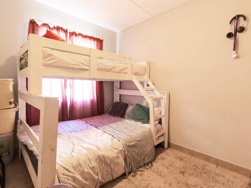 2 bedroom apartment for sale in a security estate - Photo 10