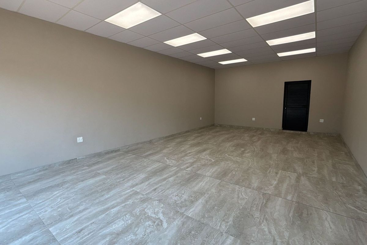 80 sqm Commercial Shop to Rent in Hilton Central - Photo 3