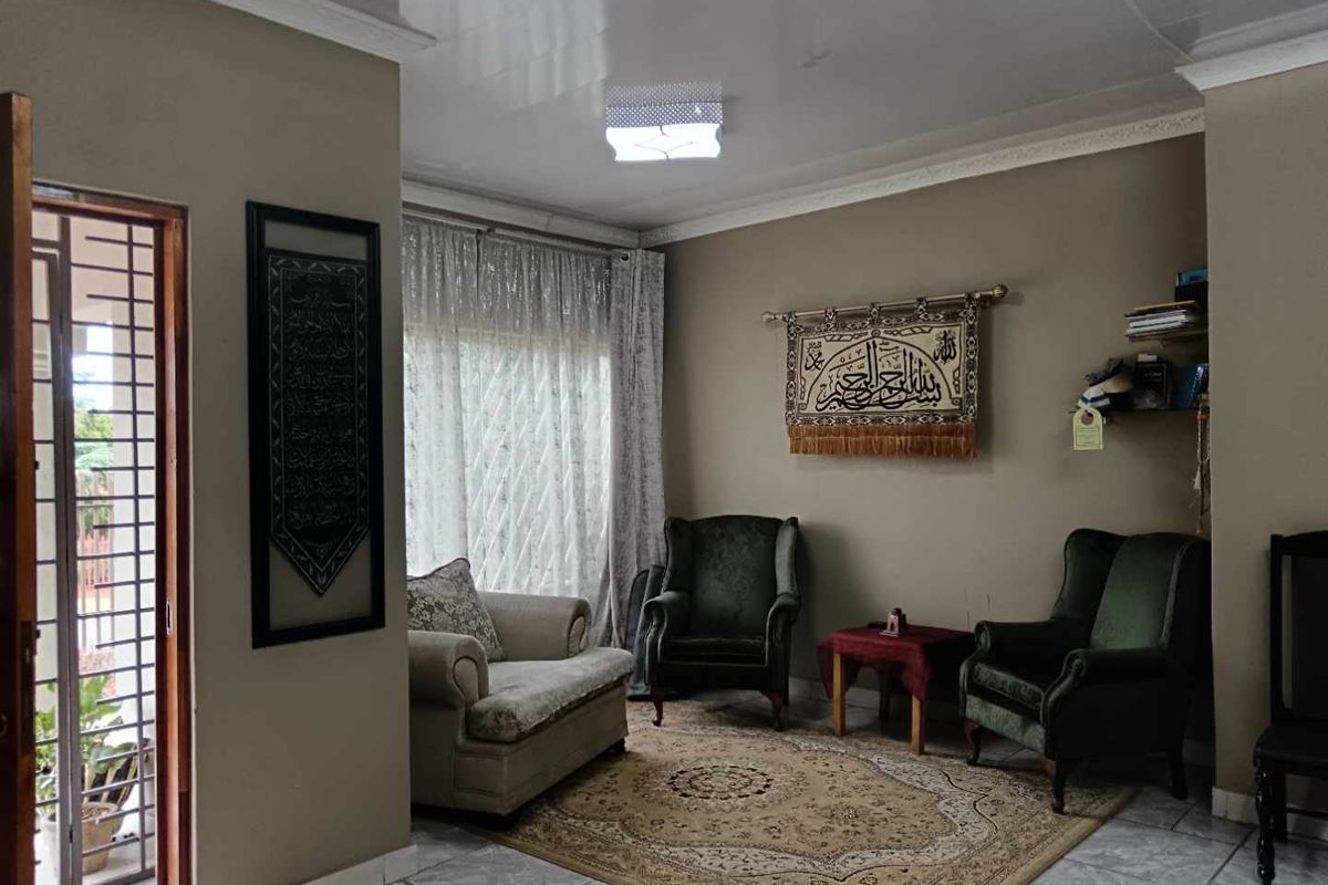 Modern family home with an investment opportunity - Photo 2