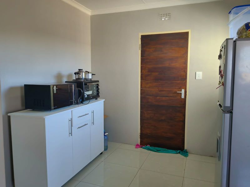 Clayville Ext 77 - R 1 150 000-Family home - Photo 4
