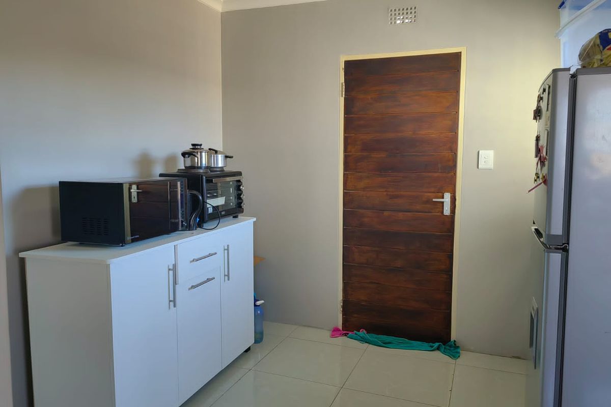 Clayville Ext 77 - R 1 150 000-Family home - Photo 4