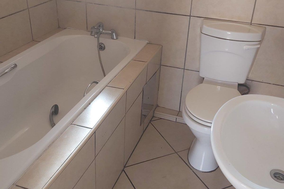 BACHELOR APARTMENT FIRST FLOOR - Photo 4