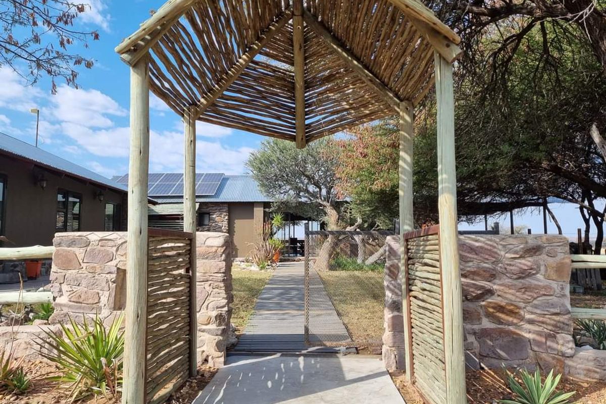 FOR SALE Guest/ Game Farm - Photo 2