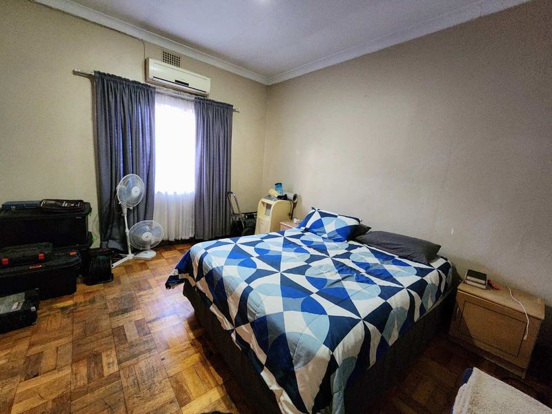 Family Haven with a Private Flatlet and Lush Garden - Photo 6