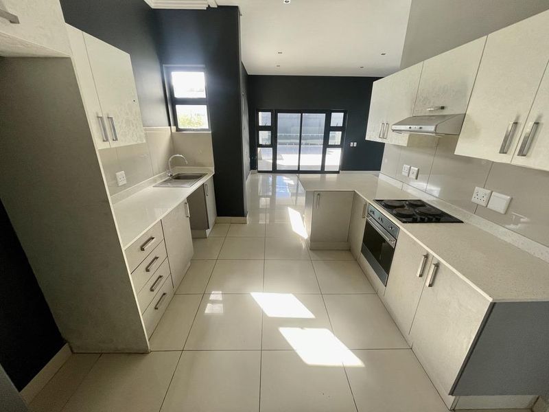 Hendra - Luxury 3-Bedroom, 3-Bathroom Penthouse Apartment with Sea Views and Expansive Entertainment Patio - Photo 6